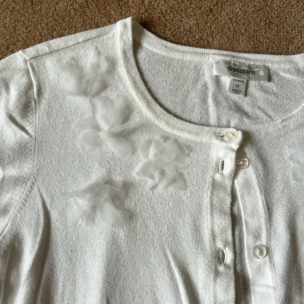 Ladies short sleeve button up sweater, sz.14, toile flowers on front! 100%cotton - Picture 2 of 5
